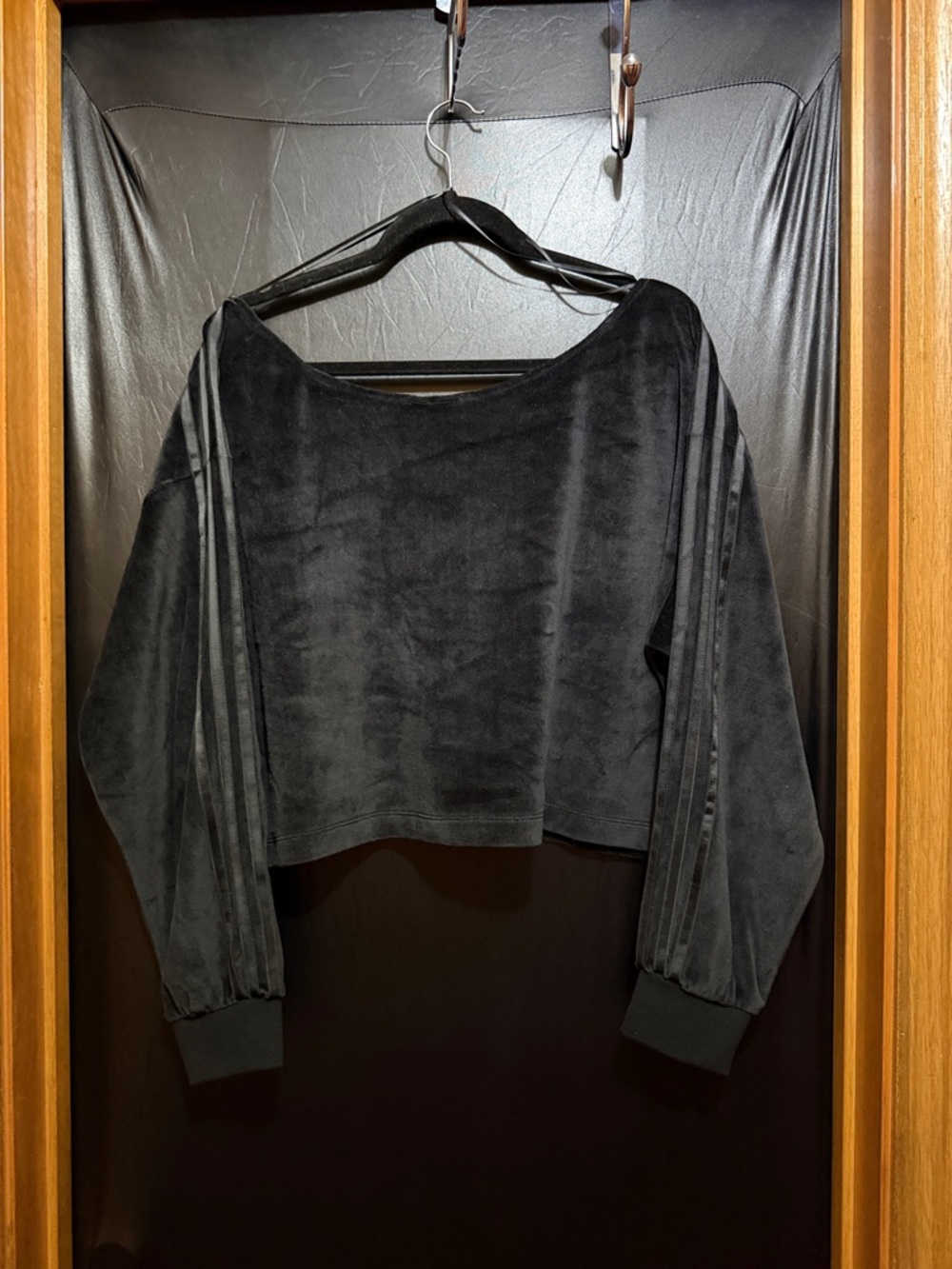 Adidas Originals Black Velour Off Shoulder Cropped Sweatshirt XL NWT - Picture 3 of 6